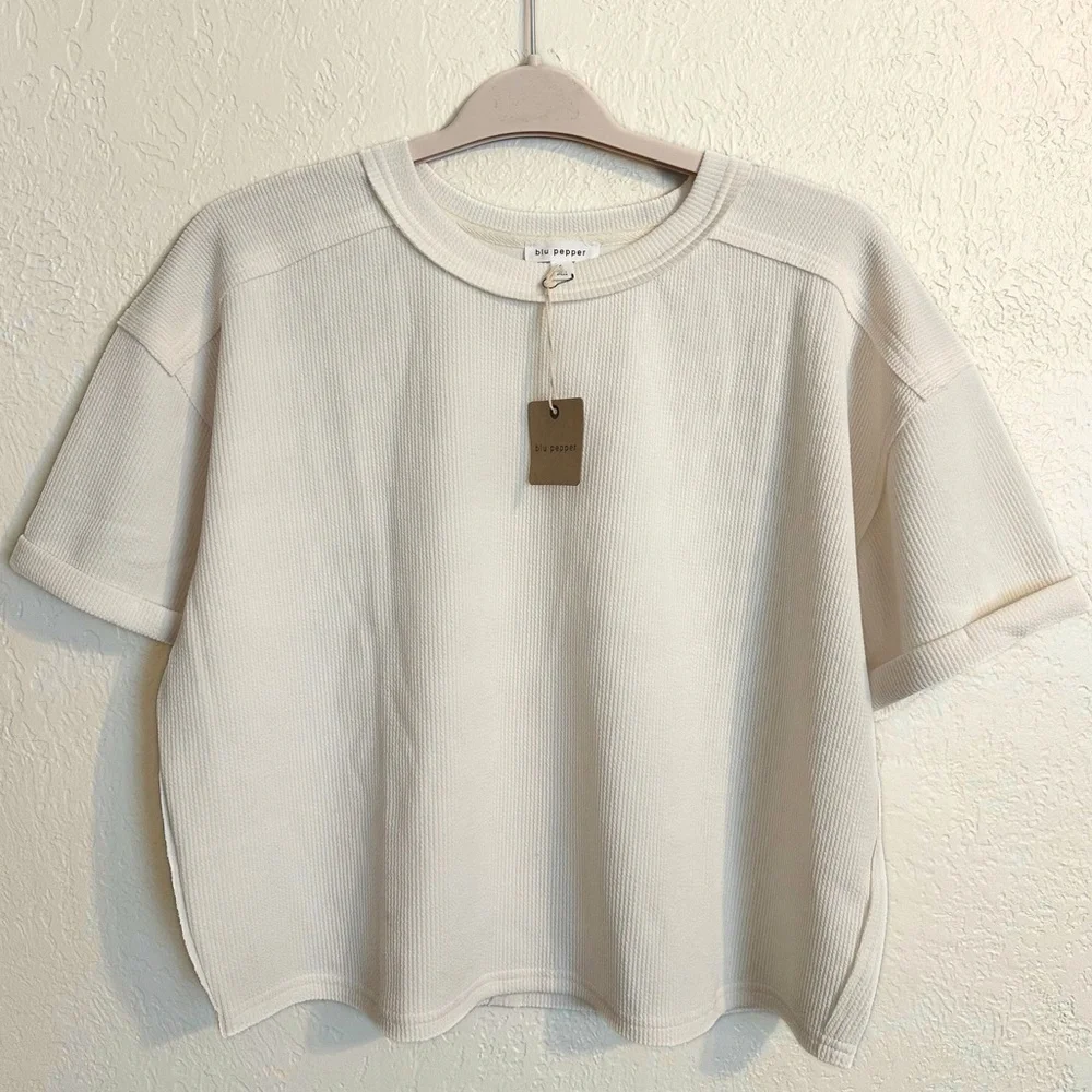 Relaxed Fit Ribbed Tee 🤍 - Picture 4 of 10